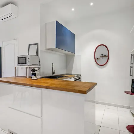 Renting - Grimaldi - Golden Square Location Fully Equiped Nice