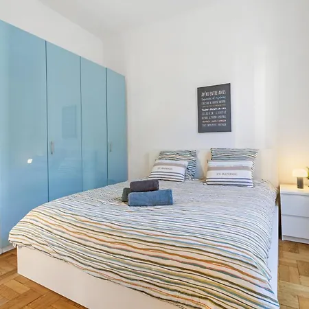 Renting - Grimaldi - Golden Square Location Fully Equiped Nice