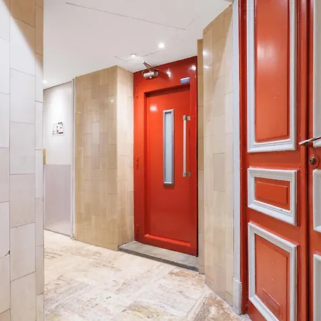 Renting - Grimaldi - Golden Square Location Fully Equiped Apartmán