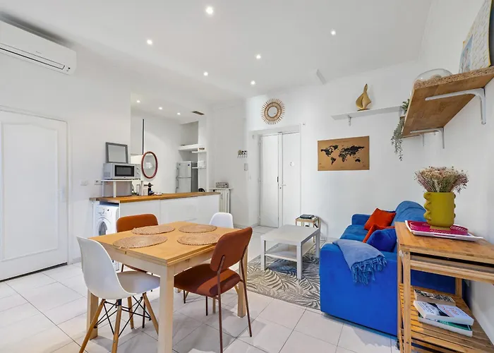 Renting - Grimaldi - Golden Square Location Fully Equiped Daire