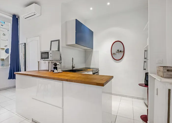 Renting - Grimaldi - Golden Square Location Fully Equiped Nice