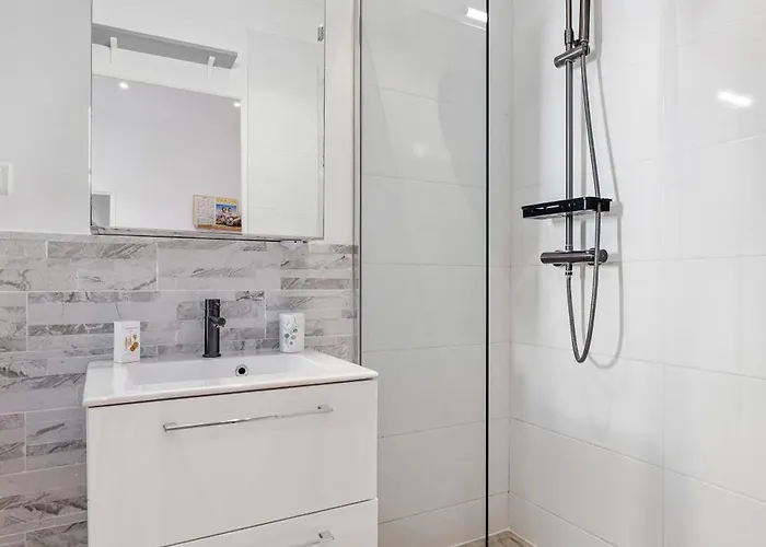 Renting - Grimaldi - Golden Square Location Fully Equiped * Nizza