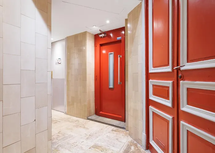 Renting - Grimaldi - Golden Square Location Fully Equiped Lejlighed