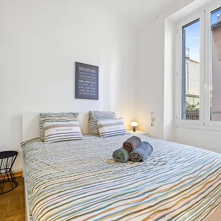 Apartamento Renting - Grimaldi - Golden Square Location Fully Equiped